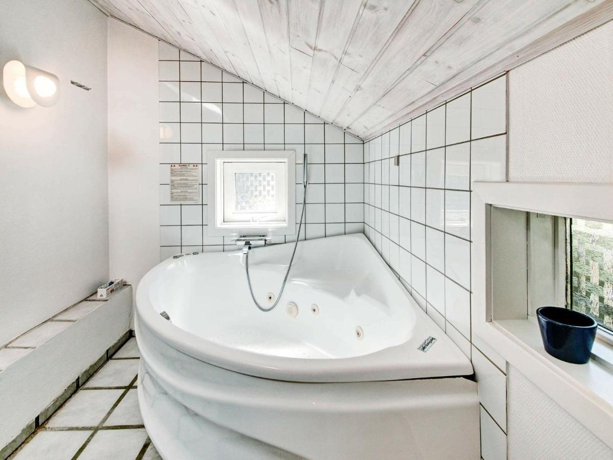 8 Person Holiday Home In Nex Vester Somarken Eksteriør bilde